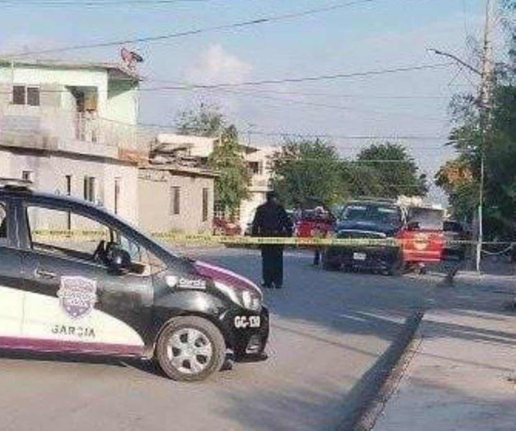 Muere conductor y pasajera resulta herida tras ataque en García