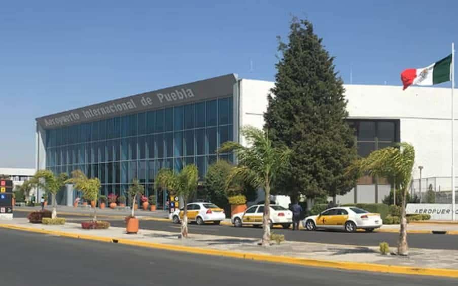 Suspenden operaciones en Aeropuerto de Puebla por caída de ceniza Suspenden operaciones en Aeropuerto de Puebla por caída de ceniza
