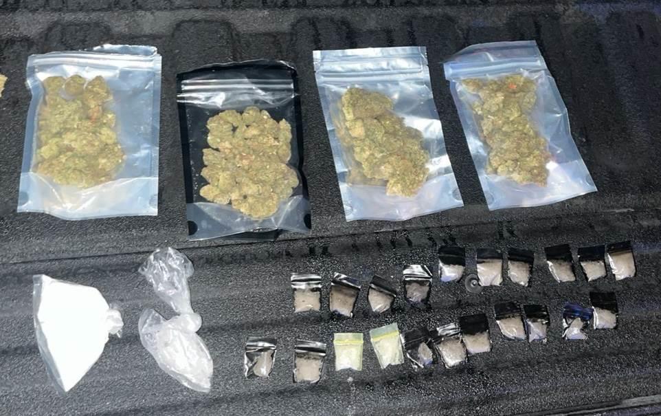 Detienen a dos con droga Detienen a dos con droga