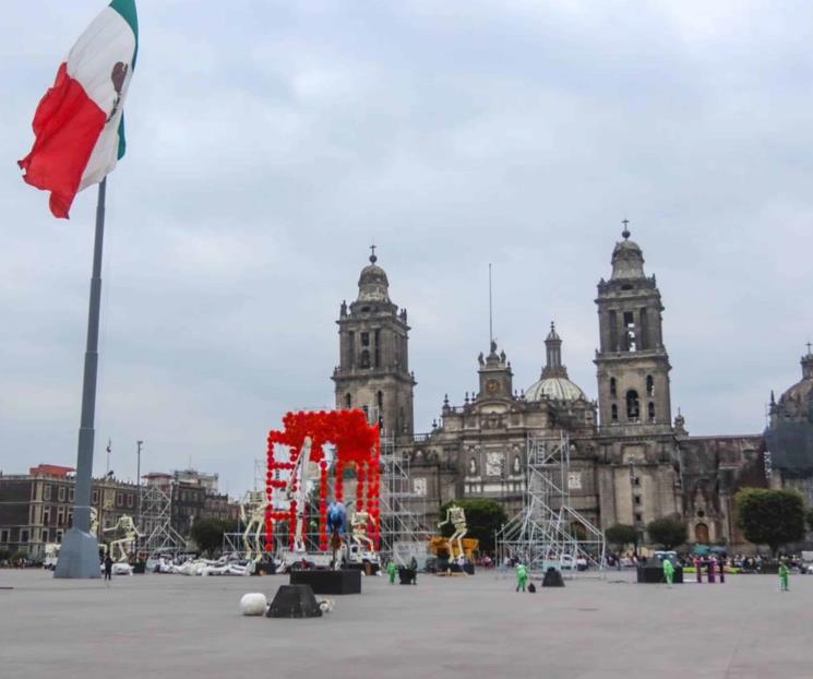 Alistan montaje de Megaofrenda 2024 en el Zócalo Alistan montaje de Megaofrenda 2024 en el Zócalo