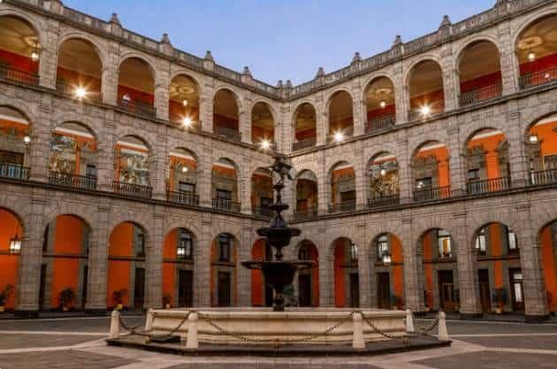 Sheinbaum analiza reabrir Palacio Nacional al público