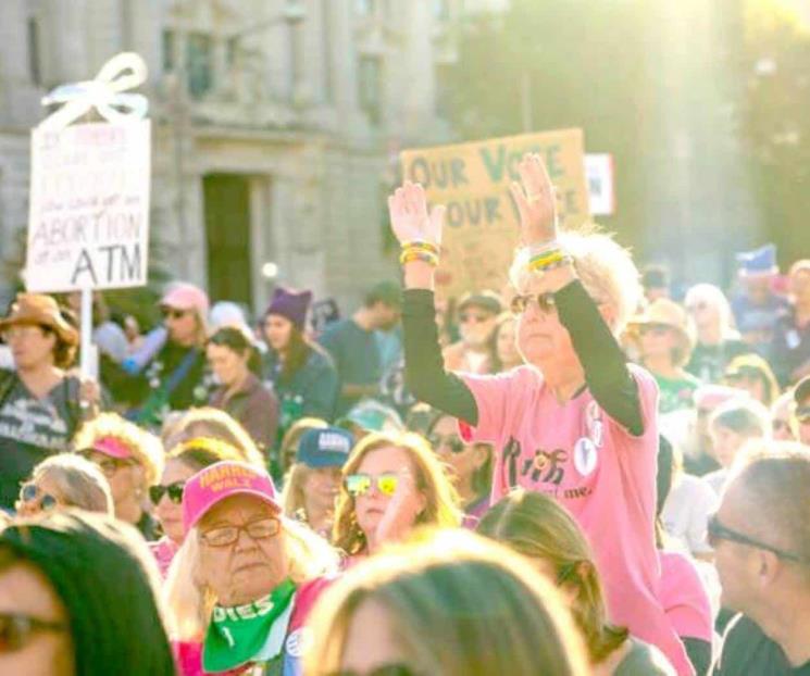 Miles de mujeres marchan en apoyo a Kamala Harris Miles de mujeres marchan en apoyo a Kamala Harris