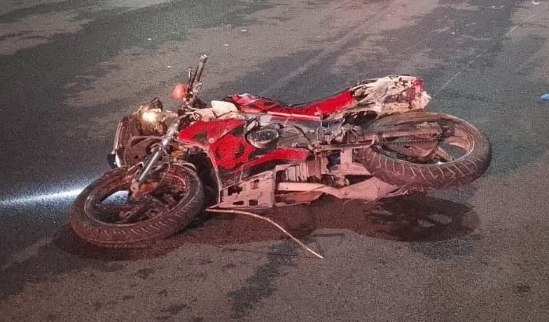 Un muerto y dos lesionados deja accidente de moto Un muerto y dos lesionados deja accidente de moto