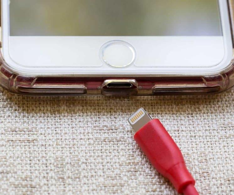 Así debes limpiar la funda de tu celular si se pone amarilla