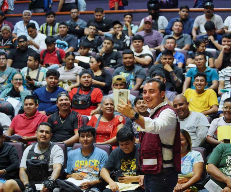 Apoya García en su regularización a más de mil motociclistas