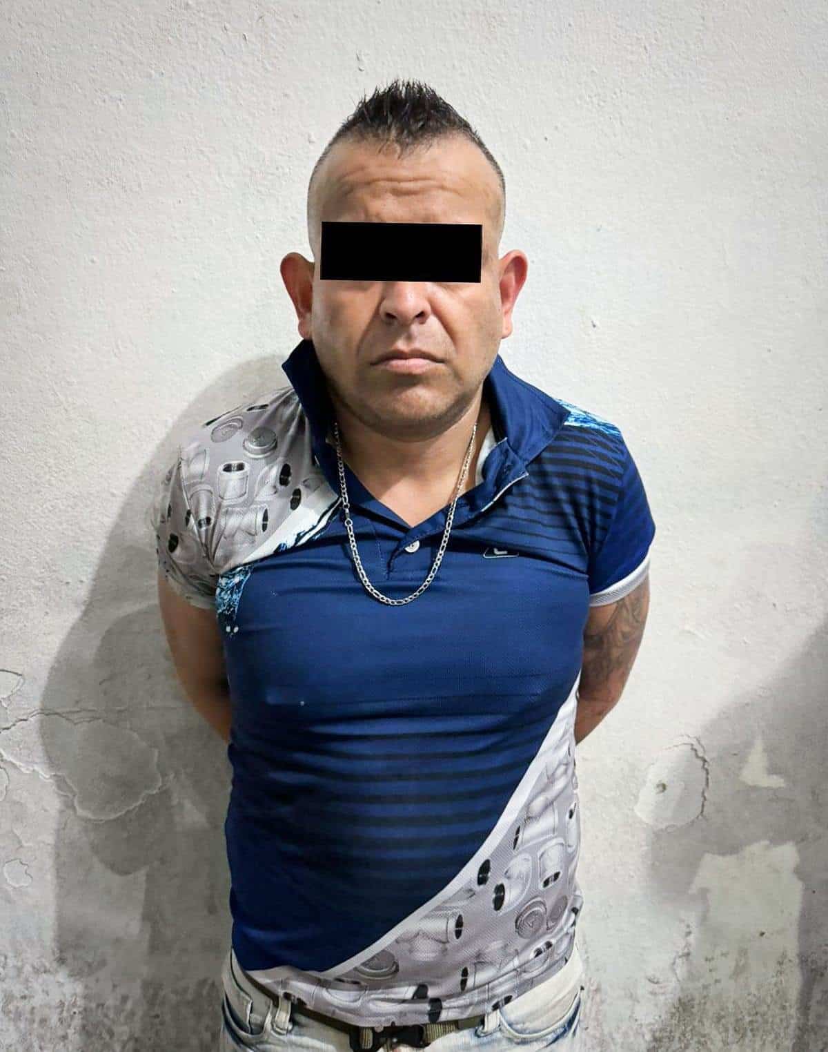 Un hombre identificado como objetivo prioritario, presuntamente distribuidor de estupefacientes de un grupo delictivo, fue arrestado por elementos de Seguridad Pública de Guadalupe, en la Colonia 15 de Mayo, tras una riña registrada en un aparente punto de venta de droga.