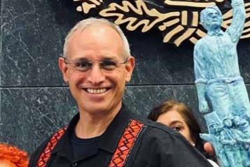 Hugo López-Gatell recibe premio Carlos Montemayor