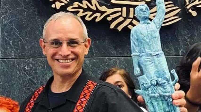 Hugo López-Gatell recibe premio Carlos Montemayor Hugo López-Gatell recibe premio Carlos Montemayor