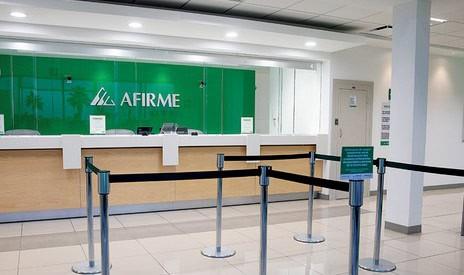 Roban $100 mil a clientes en banco Roban $100 mil a clientes en banco