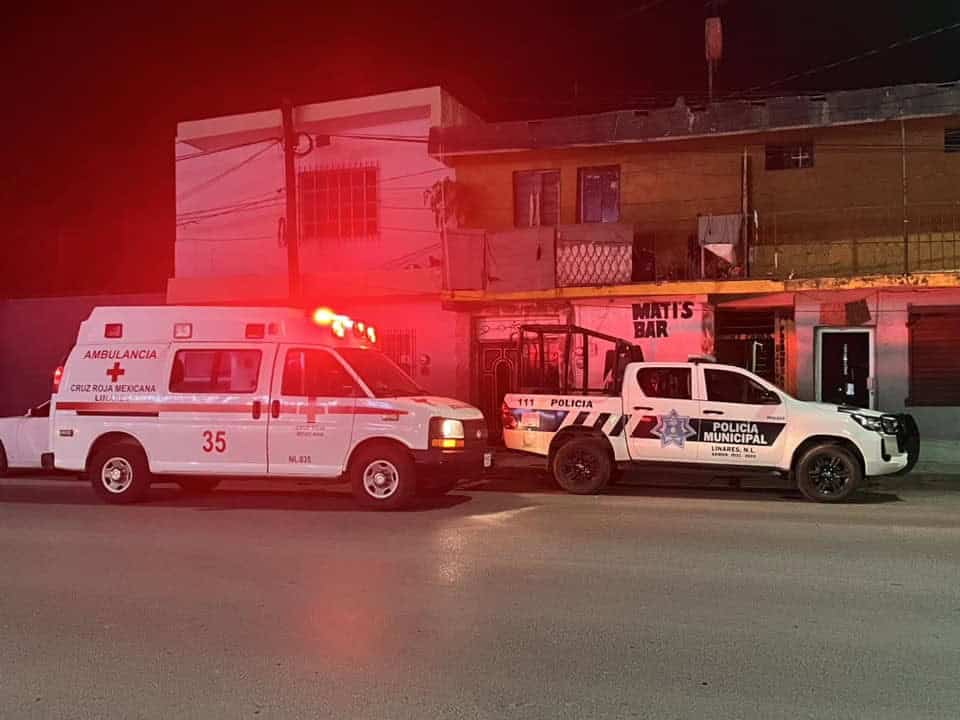 Una intensa movilización de las distintas corporaciones policiaca se registró en el municipio de Linares, al reportarse el presunto “Levantón” de cinco personas en el interior de un bar.