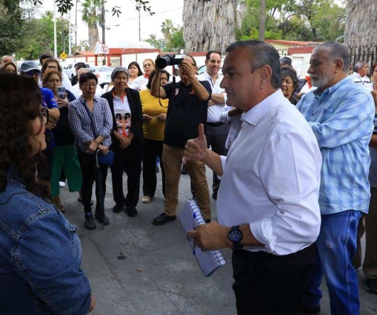 Ofrece Héctor a vecinos gestionar revisión del drenaje sanitario