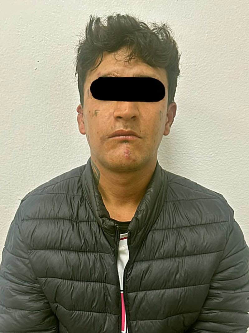 Dos hombres que discutían por una mujer, fueron detenidos por policías de Proxpol Escobedo, ya que le encontraron droga a uno de ellos.