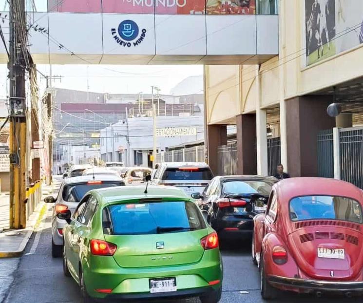 Provoca desfile una  auténtica ‘revolución vial’