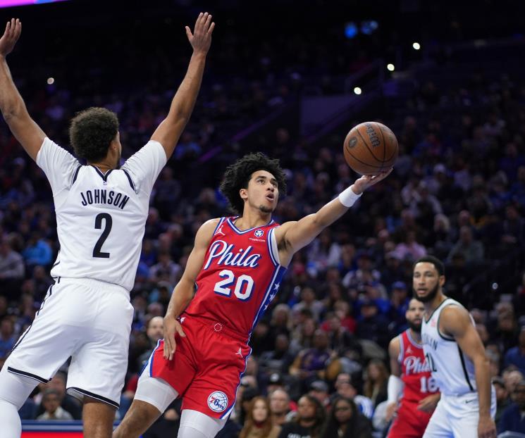 Vencen 76ers a Nets