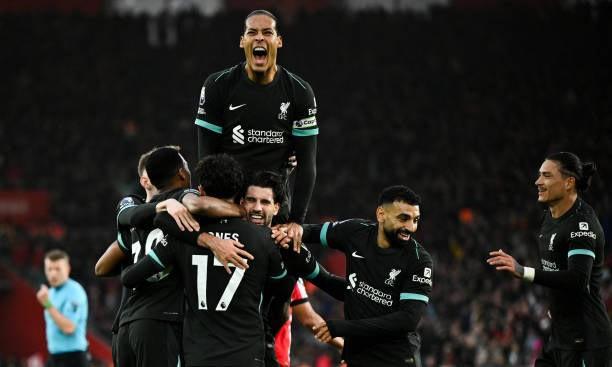 Remonta el Liverpool y siguen en la cima de la EPL