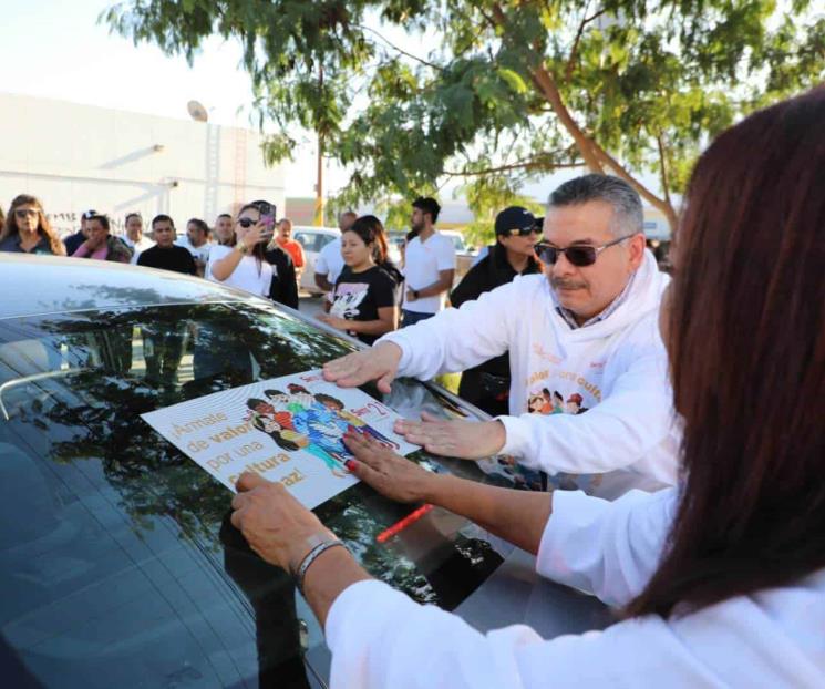 Realiza Sección 21 ‘Pegoteo de calcas por una cultura de paz’