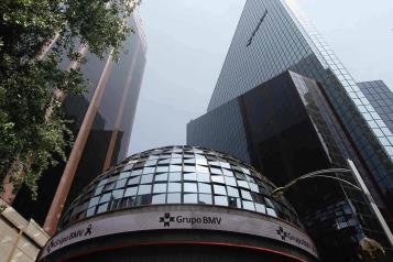 BMV perfora el piso de 50 mil puntos por amenazas de Trump