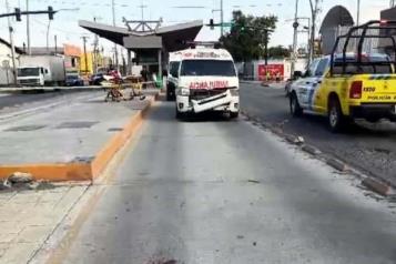 Atropella ambulancia a mujer en carril de Ecov&iacute;a