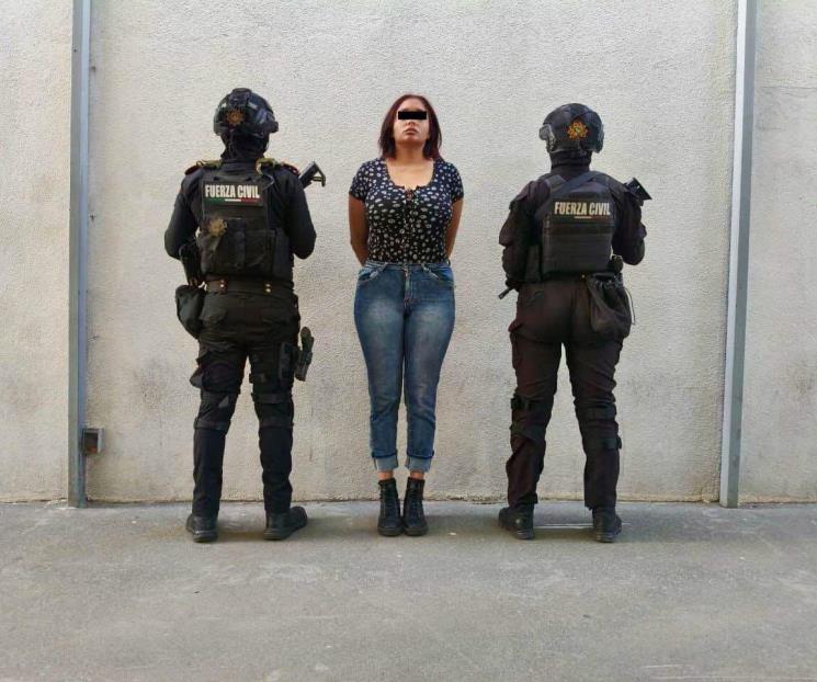 Detienen a mujer con droga