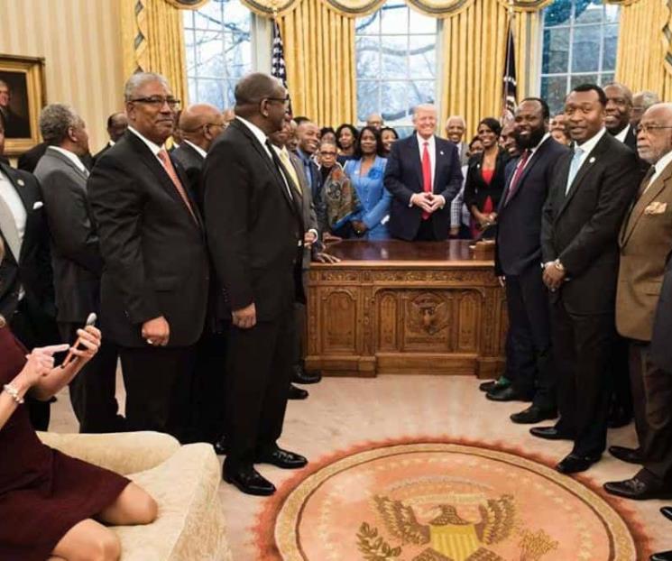 Contempla Trump sustituir periodistas por blogueros Contempla Trump sustituir periodistas por blogueros