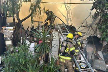 Arde vivienda repleta de basura