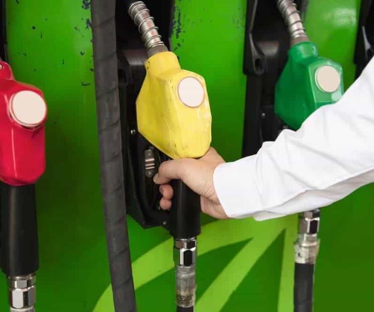 Crítica oposición rechazo a fijar precio de gasolina en 20 pesos