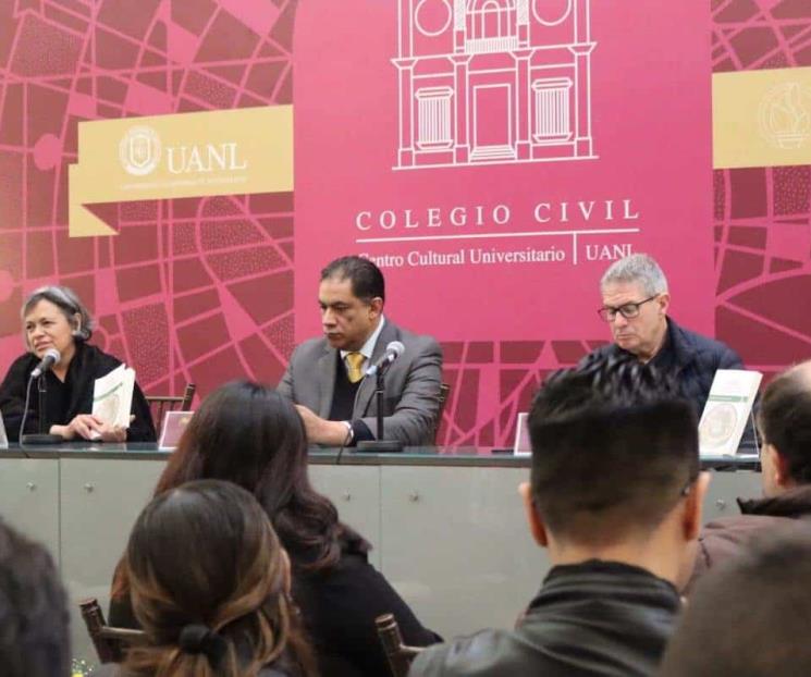 Presentan libro conmemorativo del bicentenario de la República Presentan libro conmemorativo del bicentenario de la República