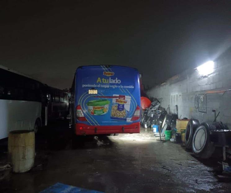 Muere mecánico aplastado por camión en Salinas Victoria