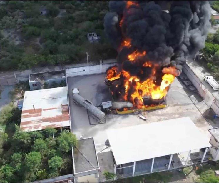Explota pipa cargada de diesel en Juárez