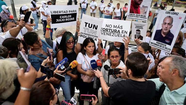 Piden familias liberación de presos
