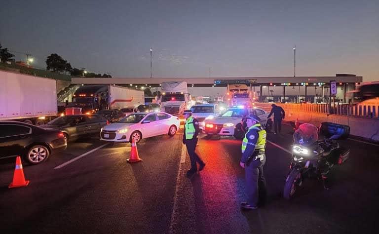 Bloquean Transportistas la autopista México-Pachuca por falta de pa Bloquean Transportistas la autopista México-Pachuca por falta de pa