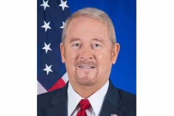 Nominan a Ronald Douglas como embajador de EU