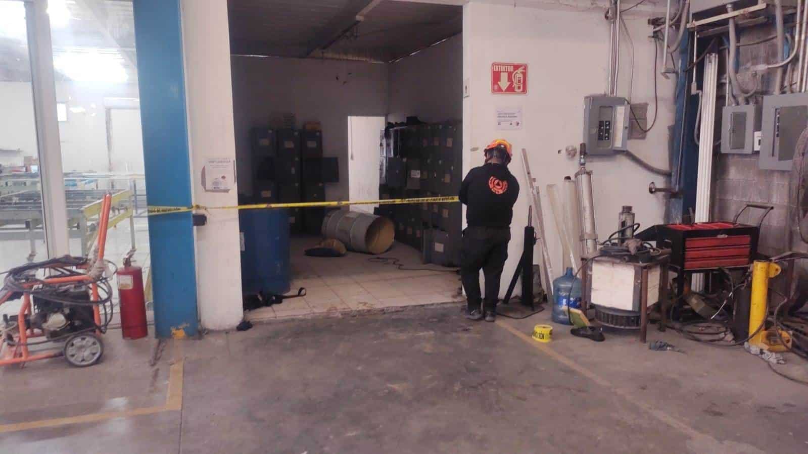 Un trabajador de una empresa ubicada en el municipio de Pesquería, resultó lesionado al estallar un tanque que contenía solventes químicos.