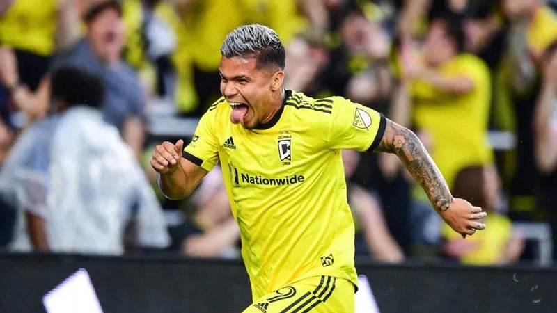 ‘Cucho’ Hernández y Paulo Díaz cerca de reforzar a Rayados 
