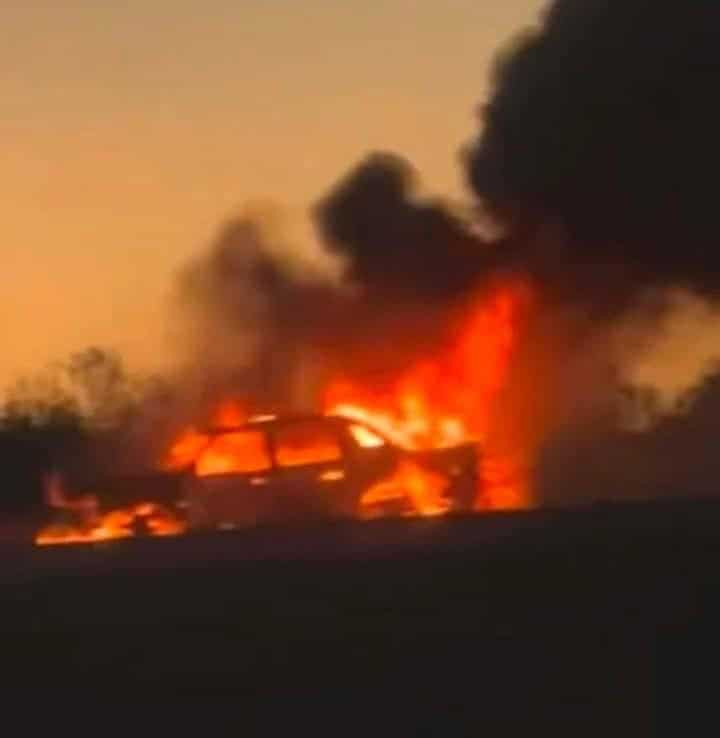 La Fiscalía General de Justicia del Estado, investiga el hallazgo de una camioneta que fue encontrada abandonada e incendiada en el municipio de Cadereyta.