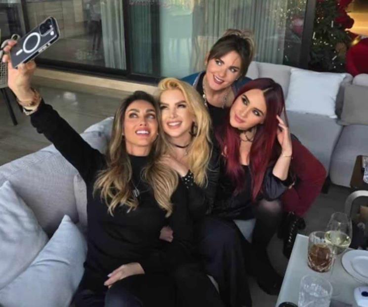 Ex actrices de RBD se reúnen en fiesta privada Ex actrices de RBD se reúnen en fiesta privada