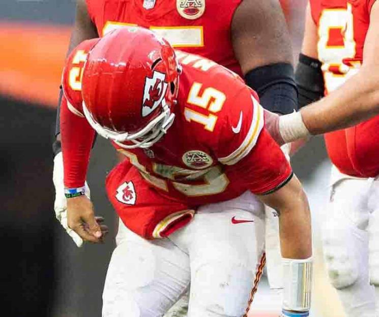 Mahomes se lesionó en juego ante Cleveland Mahomes se lesionó en juego ante Cleveland
