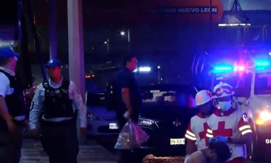 Una riña registrada entre dos presuntos migrantes, dejó a uno de ellos lesionado a machetazos, ayer en la Colonia Bella Vista, municipio de Monterrey.