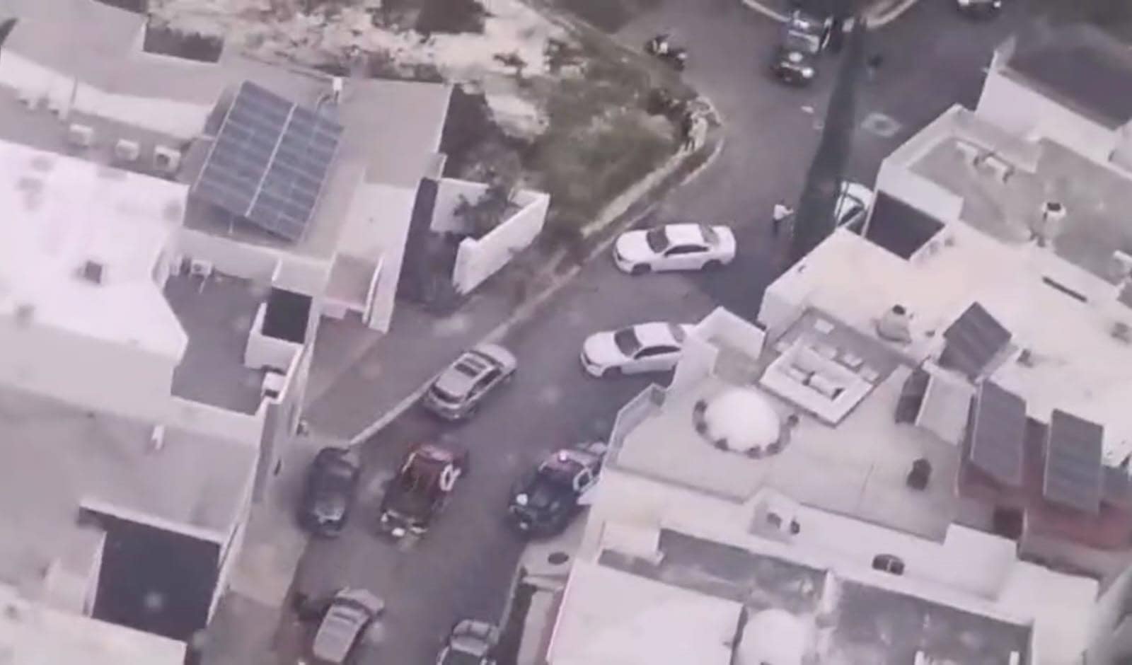 Un ataque a balazos al interior de un panteón dejó como saldo a dos ejecutados y dos heridos uno de ellas una niña de 12 años, donde el Grupo de Coordinación Metropolitana logró capturar a tres presuntos agresores, al sur de Monterrey.