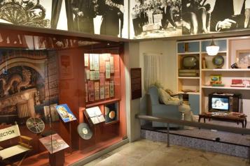 Rinden homenaje al emblem&aacute;tico Cine Elizondo de Monterrey