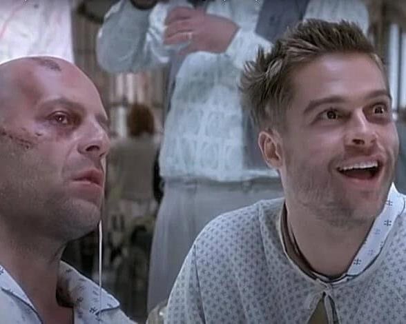 En ese mismo año estrenó 12 Monos, donde Pitt apareció junto a Bruce Willis en uno de los clásicos de Terry Gilliam.
