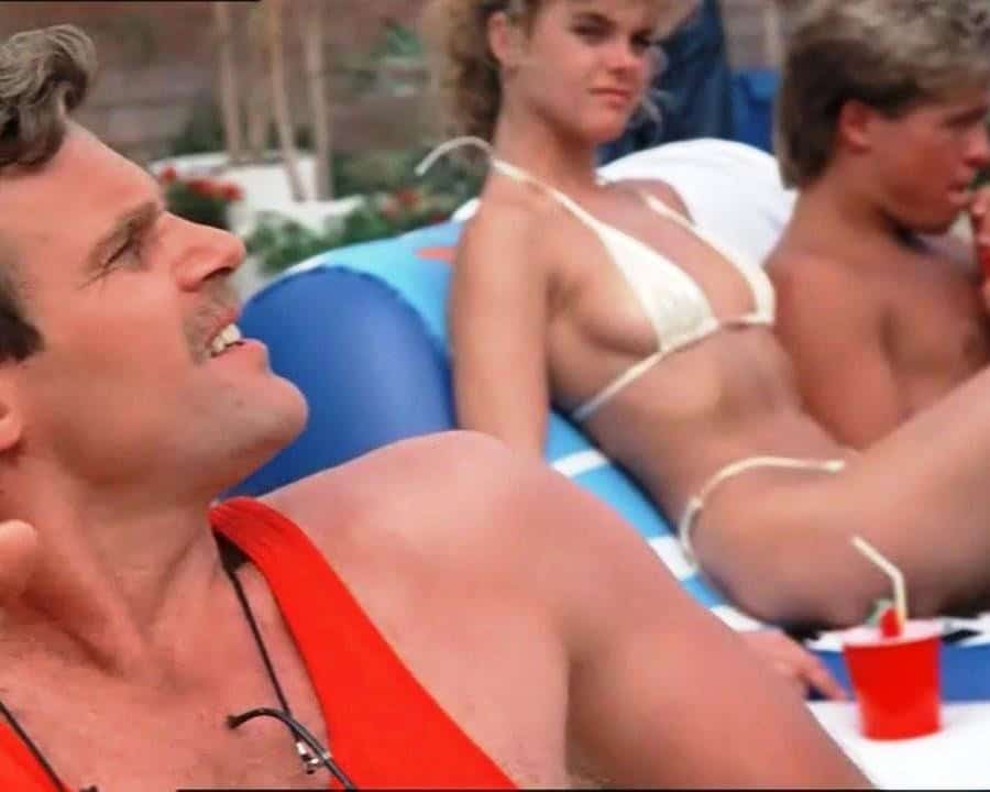 La carrera de Brad Pitt inició oficialmente con Hunk de 1987, interpretando a un extra sin acreditar.