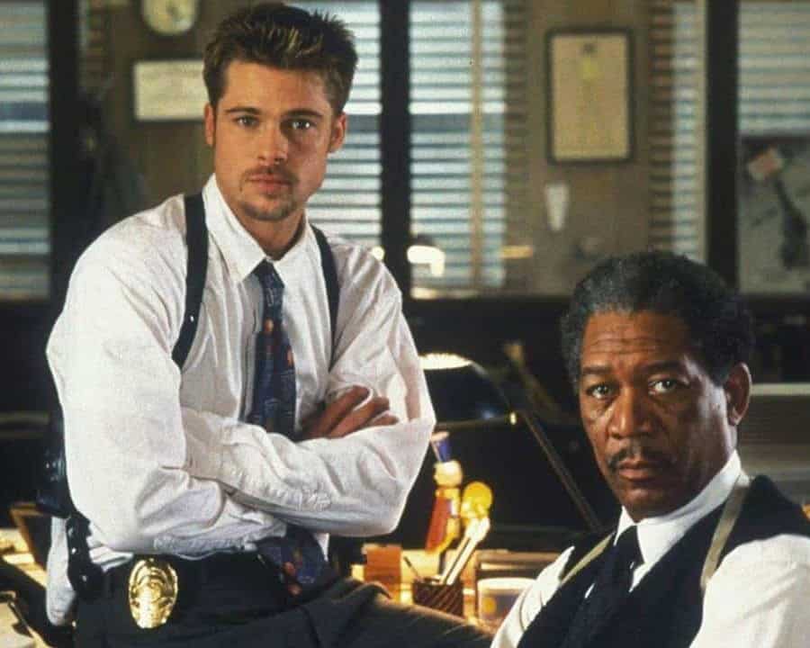 Siendo uno de los actores jóvenes más populares de la época, Brad Pitt protagonizó Seven de David Fincher junto a Morgan Freeman, una de sus actuaciones más populares, en 1995.