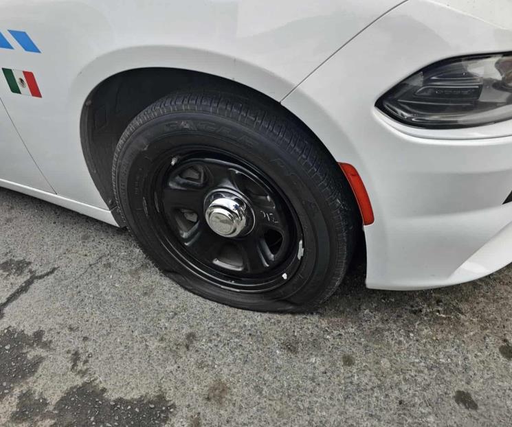 Poncha llantas de patrullas; lo detienen Poncha llantas de patrullas; lo detienen