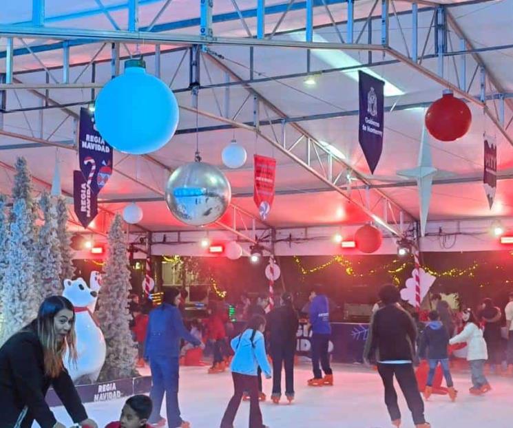 Disfrutan regios de atracciones navideñas Disfrutan regios de atracciones navideñas