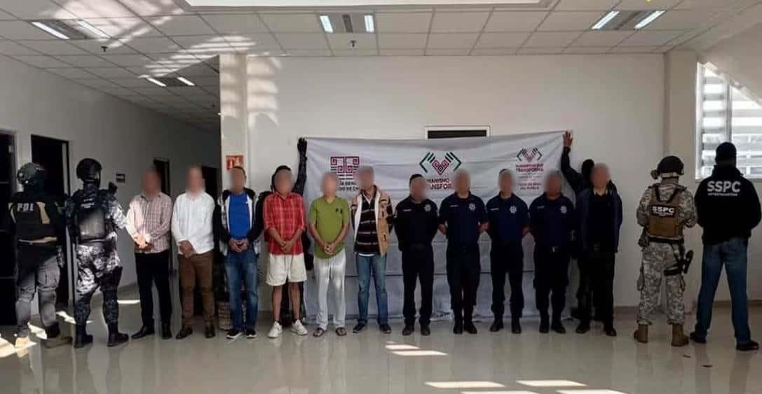 Detienen a 11 policías por desaparición forzada en Tuxtla Detienen a 11 policías por desaparición forzada en Tuxtla