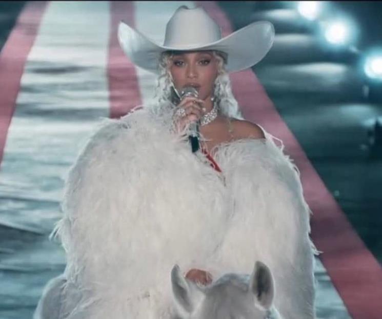 Beyoncé enciende la Navidad con show de medio tiempo en la NFL Beyoncé enciende la Navidad con show de medio tiempo en la NFL