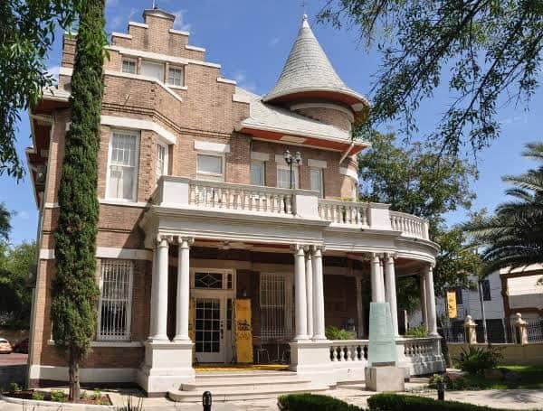 Lanzan convocatoria del Centro de Creación Literaria Universitaria
