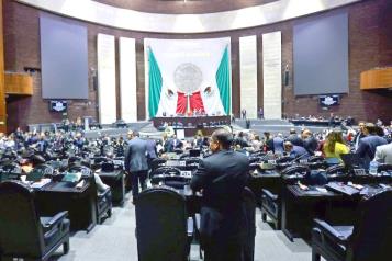 Diputados desechan reformas de AMLO: Monreal