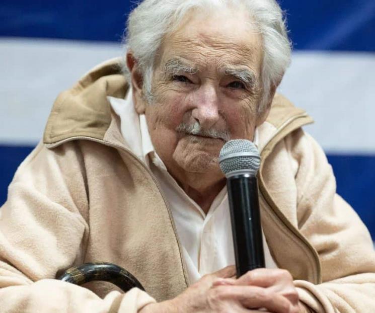 Se recupera Mujica después de cirugía por cáncer de esófago Se recupera Mujica después de cirugía por cáncer de esófago